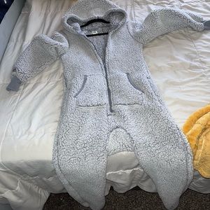 plush onesie, size xs, never worn, perfect condition